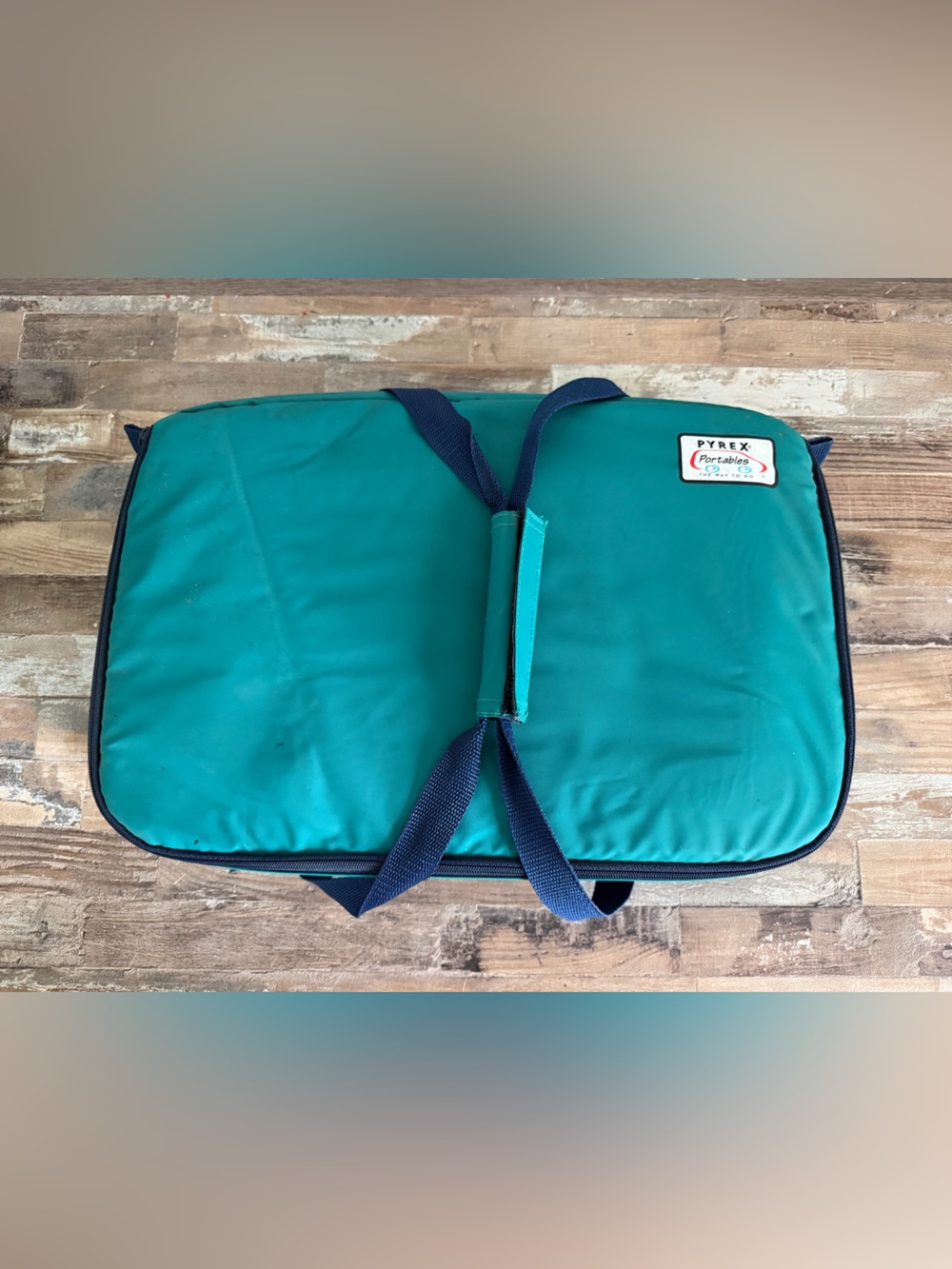 Pyrex Teal and Navy Insulated Carrying Case